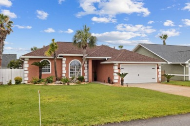 Nestled within Bid-A-Wee, a golf-cart friendly community of on Holiday Golf Club in Florida - for sale on GolfHomes.com, golf home, golf lot