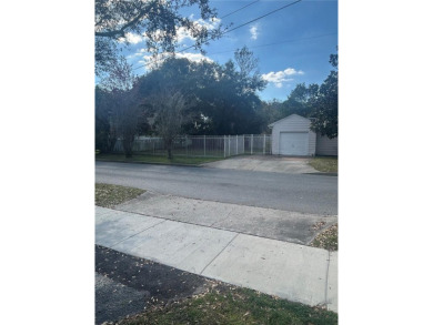 Corner lot home in the heart of College Park. The property sits on Dubsdread Golf Course in Florida - for sale on GolfHomes.com, golf home, golf lot