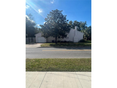 Corner lot home in the heart of College Park. The property sits on Dubsdread Golf Course in Florida - for sale on GolfHomes.com, golf home, golf lot