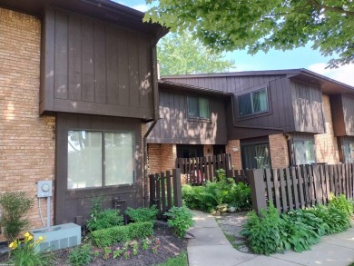 Great layout and amenities offered on this condo. Features on Plum Brook Golf Club in Michigan - for sale on GolfHomes.com, golf home, golf lot