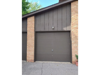 Great layout and amenities offered on this condo. Features on Plum Brook Golf Club in Michigan - for sale on GolfHomes.com, golf home, golf lot