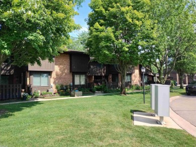 Great layout and amenities offered on this condo. Features on Plum Brook Golf Club in Michigan - for sale on GolfHomes.com, golf home, golf lot
