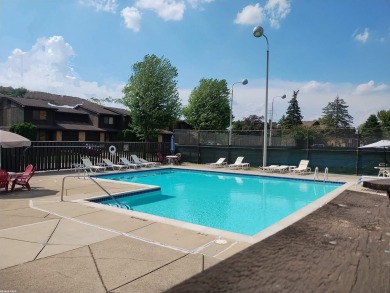 Great layout and amenities offered on this condo. Features on Plum Brook Golf Club in Michigan - for sale on GolfHomes.com, golf home, golf lot