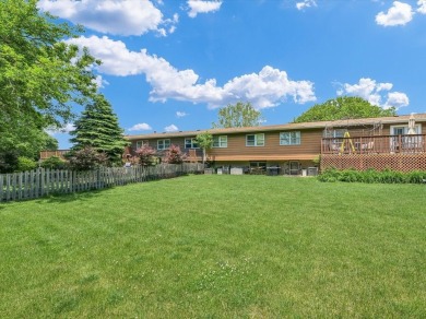 This tri-level home is ideally situated on Hole No. 1 of Willow on Willow Pond Golf Course in Illinois - for sale on GolfHomes.com, golf home, golf lot