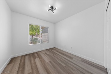 Beautifully updated 2BD/2BA townhome in Sun City Summerlin, Las on Eagle Crest Golf Club in Nevada - for sale on GolfHomes.com, golf home, golf lot