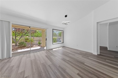 Beautifully updated 2BD/2BA townhome in Sun City Summerlin, Las on Eagle Crest Golf Club in Nevada - for sale on GolfHomes.com, golf home, golf lot