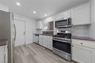 Beautifully updated 2BD/2BA townhome in Sun City Summerlin, Las on Eagle Crest Golf Club in Nevada - for sale on GolfHomes.com, golf home, golf lot
