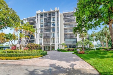 BRIDGEWOOD  2 BED 2 BATH CORNER UNIT. THE VILLAGE OF BRIDGEWOOD on Boca West Golf and Country Club in Florida - for sale on GolfHomes.com, golf home, golf lot