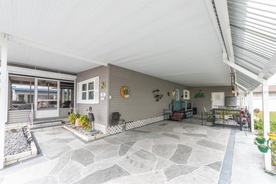 Come see this beautifully updated 2-bedroom, 2-bath manufactured on Largo Golf Course in Florida - for sale on GolfHomes.com, golf home, golf lot