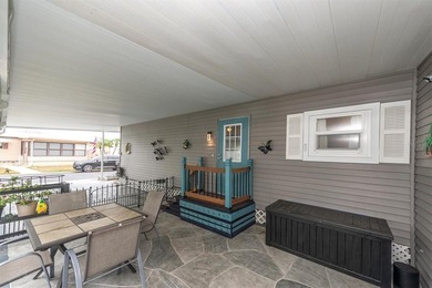 Come see this beautifully updated 2-bedroom, 2-bath manufactured on Largo Golf Course in Florida - for sale on GolfHomes.com, golf home, golf lot