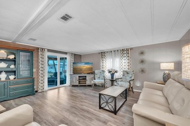 Come see this beautifully updated 2-bedroom, 2-bath manufactured on Largo Golf Course in Florida - for sale on GolfHomes.com, golf home, golf lot