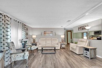 Come see this beautifully updated 2-bedroom, 2-bath manufactured on Largo Golf Course in Florida - for sale on GolfHomes.com, golf home, golf lot