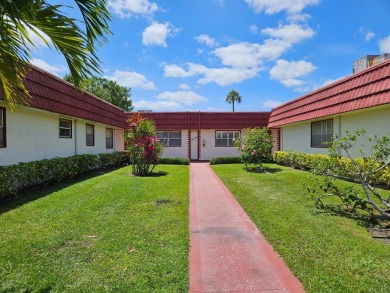 Located in Kings Point, an active 55+ gated community, this on Kings Point Golf - Executive in Florida - for sale on GolfHomes.com, golf home, golf lot