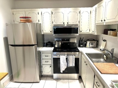 Located in Kings Point, an active 55+ gated community, this on Kings Point Golf - Executive in Florida - for sale on GolfHomes.com, golf home, golf lot