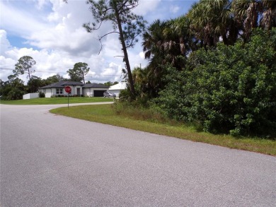 This double lot is in Flood Zone X and the adjoining lot is also on Bobcat Trail Golf Club in Florida - for sale on GolfHomes.com, golf home, golf lot