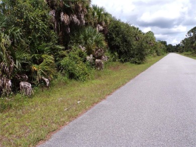 This double lot is in Flood Zone X and the adjoining lot is also on Bobcat Trail Golf Club in Florida - for sale on GolfHomes.com, golf home, golf lot