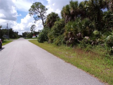 This double lot is in Flood Zone X and the adjoining lot is also on Bobcat Trail Golf Club in Florida - for sale on GolfHomes.com, golf home, golf lot