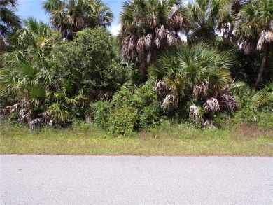 This double lot is in Flood Zone X and the adjoining lot is also on Bobcat Trail Golf Club in Florida - for sale on GolfHomes.com, golf home, golf lot