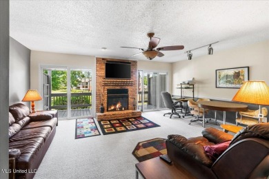 Welcome to this stunning 2-bedroom, 2.5-bathroom townhouse on Diamondhead Country Club in Mississippi - for sale on GolfHomes.com, golf home, golf lot