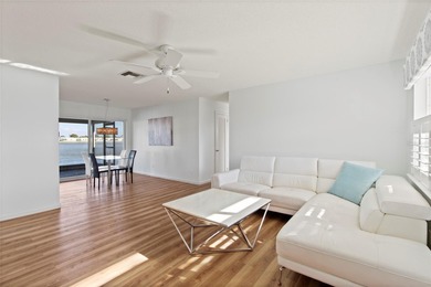 Under contract-accepting backup offers. Welcome to easy Florida on Mainlands Golf Club in Florida - for sale on GolfHomes.com, golf home, golf lot