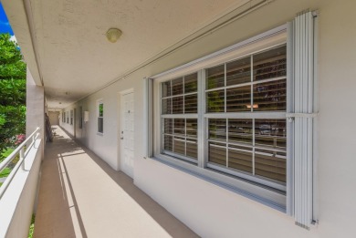 Welcome to this lovely 2-bed, 2-bath condo featuring a versatile on Palm-Aire Country Club and Resort - The Oaks in Florida - for sale on GolfHomes.com, golf home, golf lot