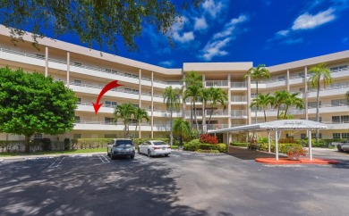 Welcome to this lovely 2-bed, 2-bath condo featuring a versatile on Palm-Aire Country Club and Resort - The Oaks in Florida - for sale on GolfHomes.com, golf home, golf lot