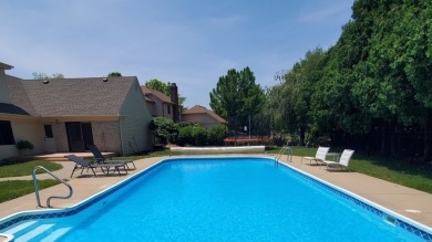 Swimmers and sunbathers delight at your own private oasis in on Lincolnshire Fields Country Club in Illinois - for sale on GolfHomes.com, golf home, golf lot