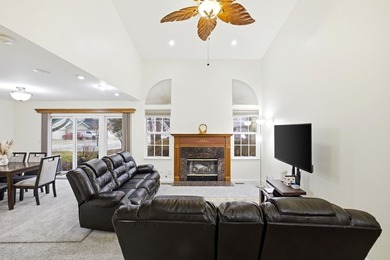 Highly desirable 2 story Townhome in the Greens of Glendale on Glendale Lakes Golf Club in Illinois - for sale on GolfHomes.com, golf home, golf lot