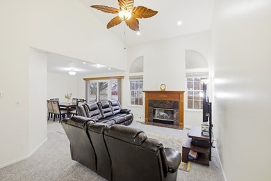 Highly desirable 2 story Townhome in the Greens of Glendale on Glendale Lakes Golf Club in Illinois - for sale on GolfHomes.com, golf home, golf lot