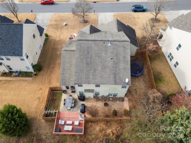 Welcome to Fort Mill! This home offers a spacious open layout, a on Regent Park Golf Club in South Carolina - for sale on GolfHomes.com, golf home, golf lot