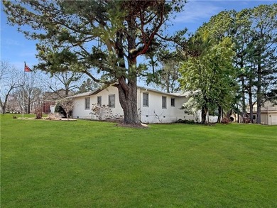 Looking for a one-of-a-kind home? Don't miss this house on a on Fayetteville Country Club in Arkansas - for sale on GolfHomes.com, golf home, golf lot