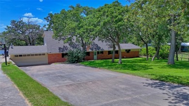 LAKE HOME - Welcome to this spacious 2 story, 5 bedroom, 3.5 on Twisted Oaks Golf Club in Texas - for sale on GolfHomes.com, golf home, golf lot