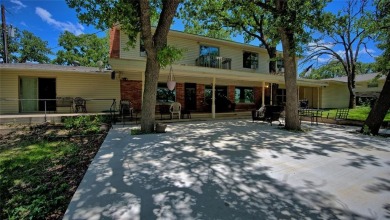 LAKE HOME - Welcome to this spacious 2 story, 5 bedroom, 3.5 on Twisted Oaks Golf Club in Texas - for sale on GolfHomes.com, golf home, golf lot