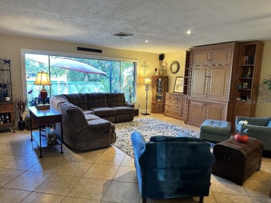 Beautiful 3 bedroom 2 1/2 bath ranch style home with 2 car on Sara Bay Country Club in Florida - for sale on GolfHomes.com, golf home, golf lot