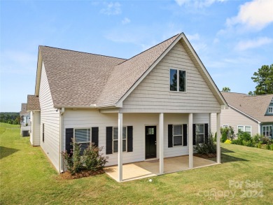 Welcome home to this fabulous custom built builder owned split 4 on Edgewater Golf Club in South Carolina - for sale on GolfHomes.com, golf home, golf lot