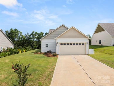 Welcome home to this fabulous custom built builder owned split 4 on Edgewater Golf Club in South Carolina - for sale on GolfHomes.com, golf home, golf lot