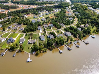 Welcome home to this fabulous custom built builder owned split 4 on Edgewater Golf Club in South Carolina - for sale on GolfHomes.com, golf home, golf lot