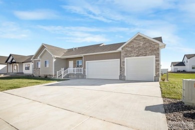 LANDSCAPING INCLUDED & MOVE-IN READY! Welcome to your new home on Sage Lakes Municipal Golf Course in Idaho - for sale on GolfHomes.com, golf home, golf lot