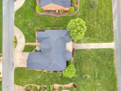 This 2,500 sq ft all-brick home offers comfortable one-level on Link Hills Country Club in Tennessee - for sale on GolfHomes.com, golf home, golf lot