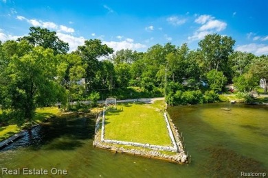 Build Your Dream Home!! On This Beautiful Peninsula Lake Front on Highland Hills Golf Course in Michigan - for sale on GolfHomes.com, golf home, golf lot