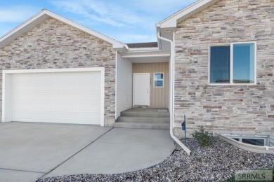 INCLUDES LANDSCAPING & MOVE-IN READY! Welcome to your new home on Sage Lakes Municipal Golf Course in Idaho - for sale on GolfHomes.com, golf home, golf lot