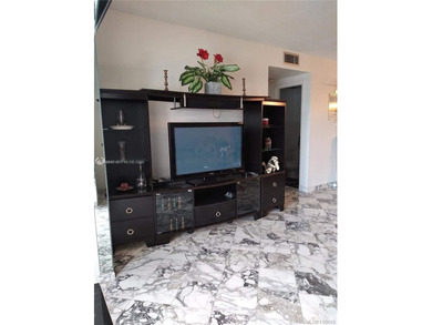 Great condo centrally located in the heart of Hollywood in the on Hillcrest Golf and Country Club in Florida - for sale on GolfHomes.com, golf home, golf lot