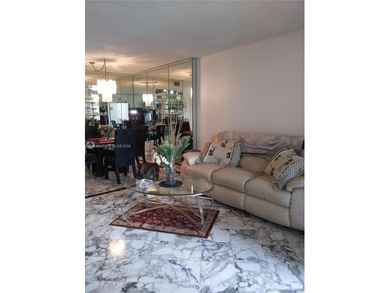Great condo centrally located in the heart of Hollywood in the on Hillcrest Golf and Country Club in Florida - for sale on GolfHomes.com, golf home, golf lot