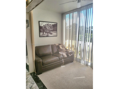 Great condo centrally located in the heart of Hollywood in the on Hillcrest Golf and Country Club in Florida - for sale on GolfHomes.com, golf home, golf lot