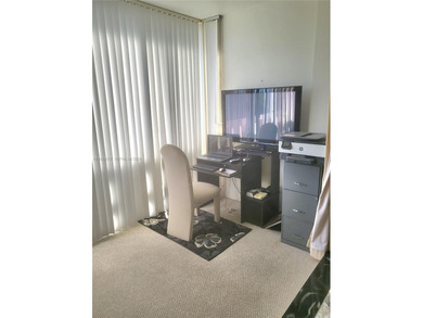 Great condo centrally located in the heart of Hollywood in the on Hillcrest Golf and Country Club in Florida - for sale on GolfHomes.com, golf home, golf lot