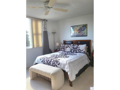 Great condo centrally located in the heart of Hollywood in the on Hillcrest Golf and Country Club in Florida - for sale on GolfHomes.com, golf home, golf lot