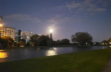 Great condo centrally located in the heart of Hollywood in the on Hillcrest Golf and Country Club in Florida - for sale on GolfHomes.com, golf home, golf lot