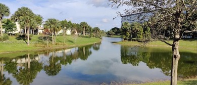 Great condo centrally located in the heart of Hollywood in the on Hillcrest Golf and Country Club in Florida - for sale on GolfHomes.com, golf home, golf lot