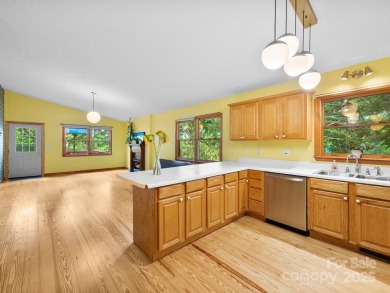 This charming mountain getaway is in the sought after on Waynesville Country Club Inn in North Carolina - for sale on GolfHomes.com, golf home, golf lot