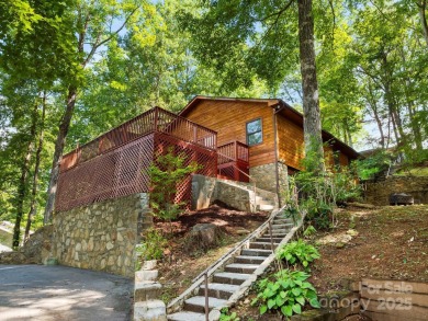 This charming mountain getaway is in the sought after on Waynesville Country Club Inn in North Carolina - for sale on GolfHomes.com, golf home, golf lot